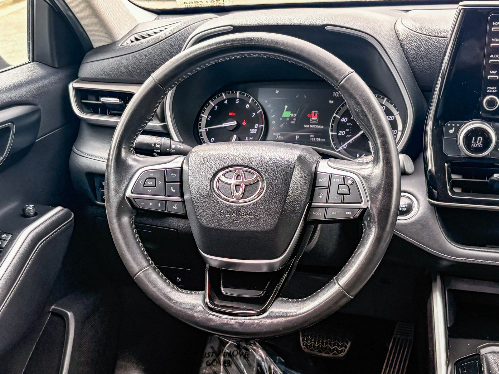 Used 2021 Toyota Highlander XLE FWD image 15