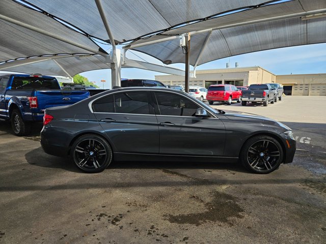Used 2017 BMW 330i xDrive Sedan AWD/4WD image 4
