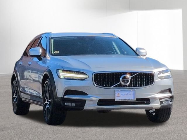 Used 2018 Volvo V90 T6 Cross Country w/ Convenience Package AWD/4WD image 3