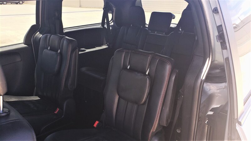 Used 2016 Dodge Grand Caravan R/T FWD image 12