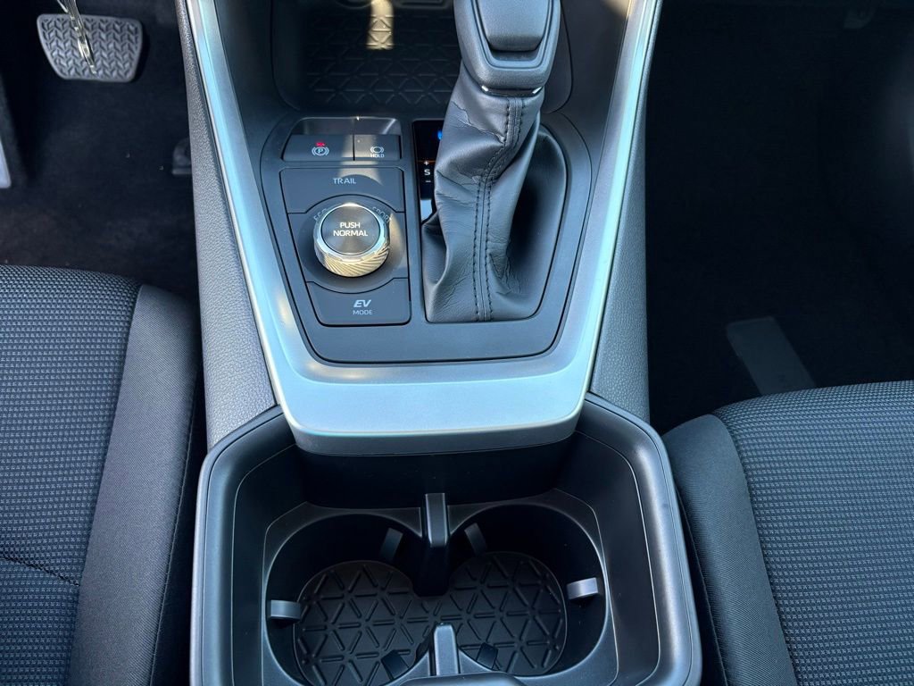 Used 2025 Toyota RAV4 LE image 24