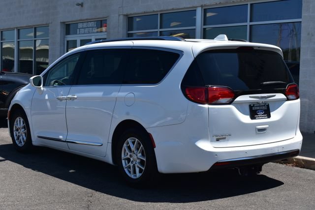 Used 2020 Chrysler Pacifica Touring-L FWD image 9