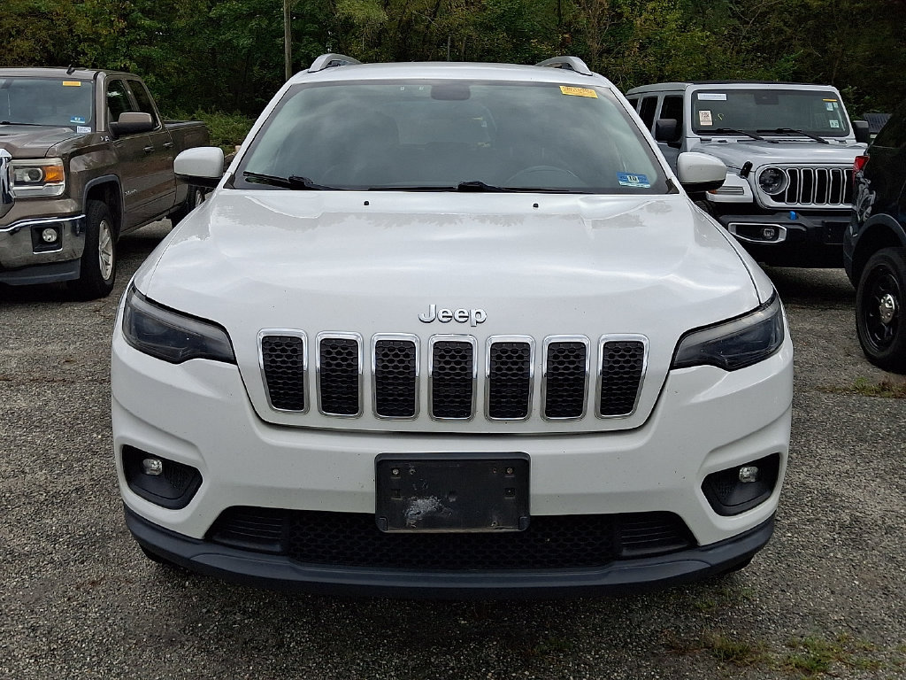 Used 2019 Jeep Cherokee Latitude Plus w/ Cold Weather Group AWD/4WD image 2