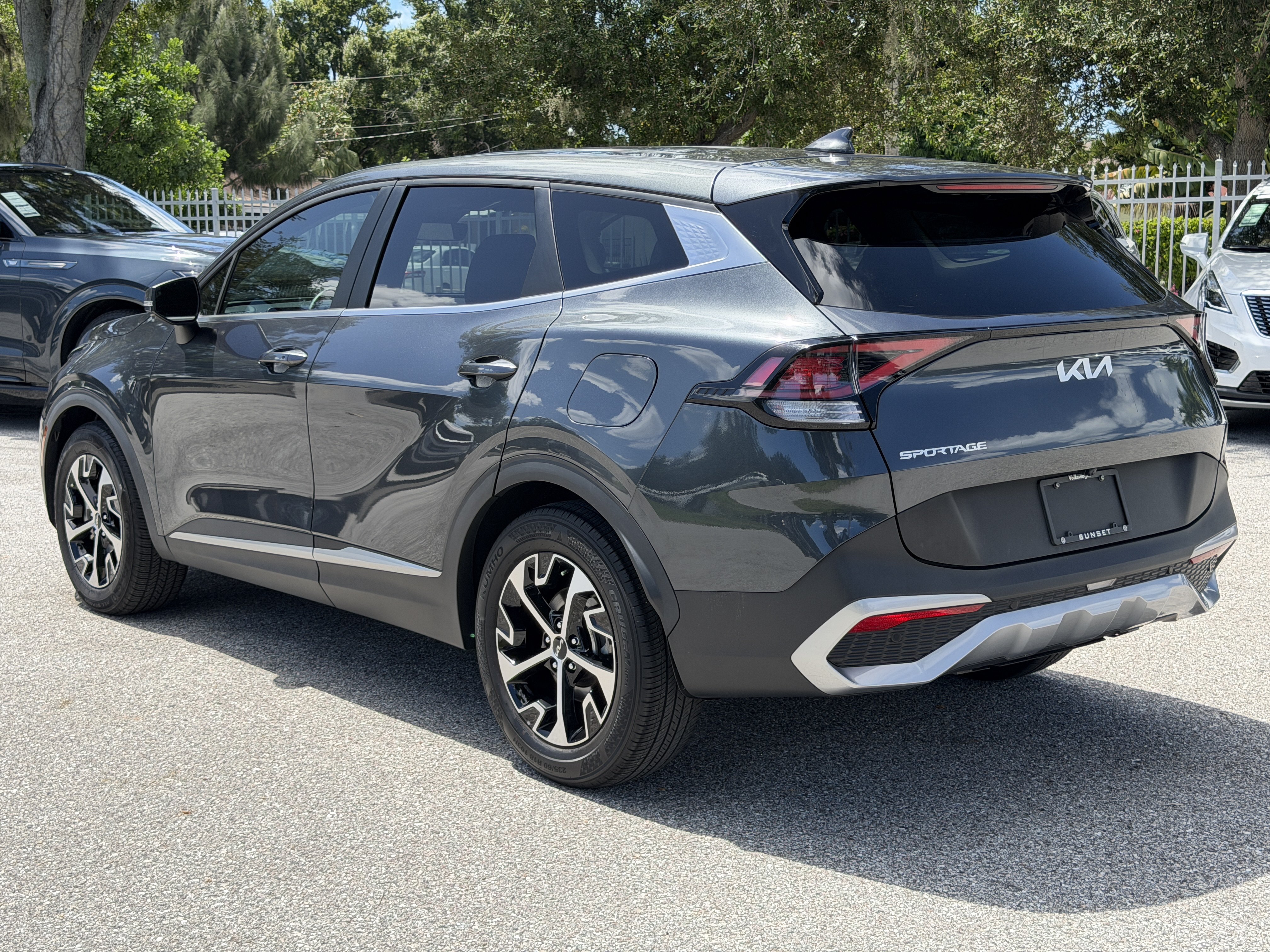 Used 2023 Kia Sportage EX FWD image 5