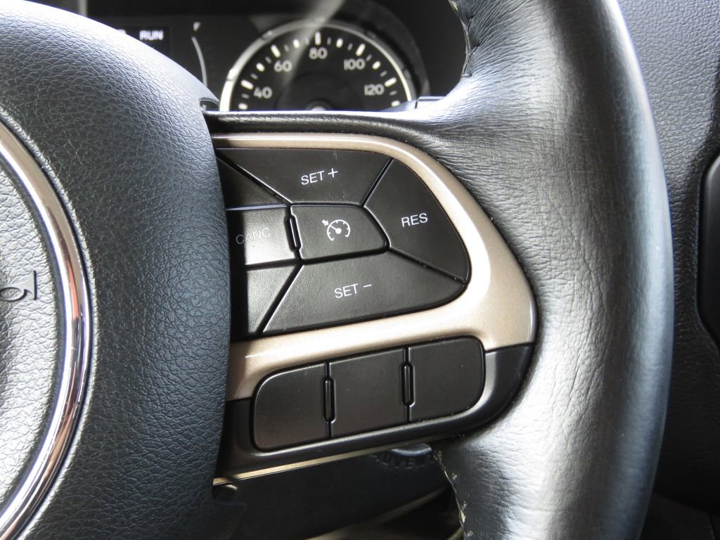 Used 2017 Jeep Renegade Latitude w/ Popular Equipment Group image 22