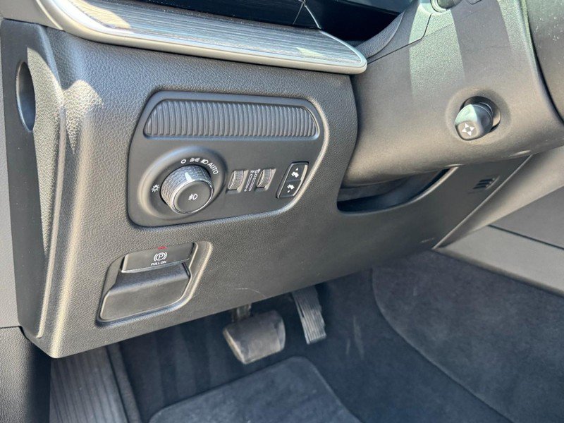Used 2022 Jeep Wagoneer Series III w/ Premium Group I AWD/4WD image 14