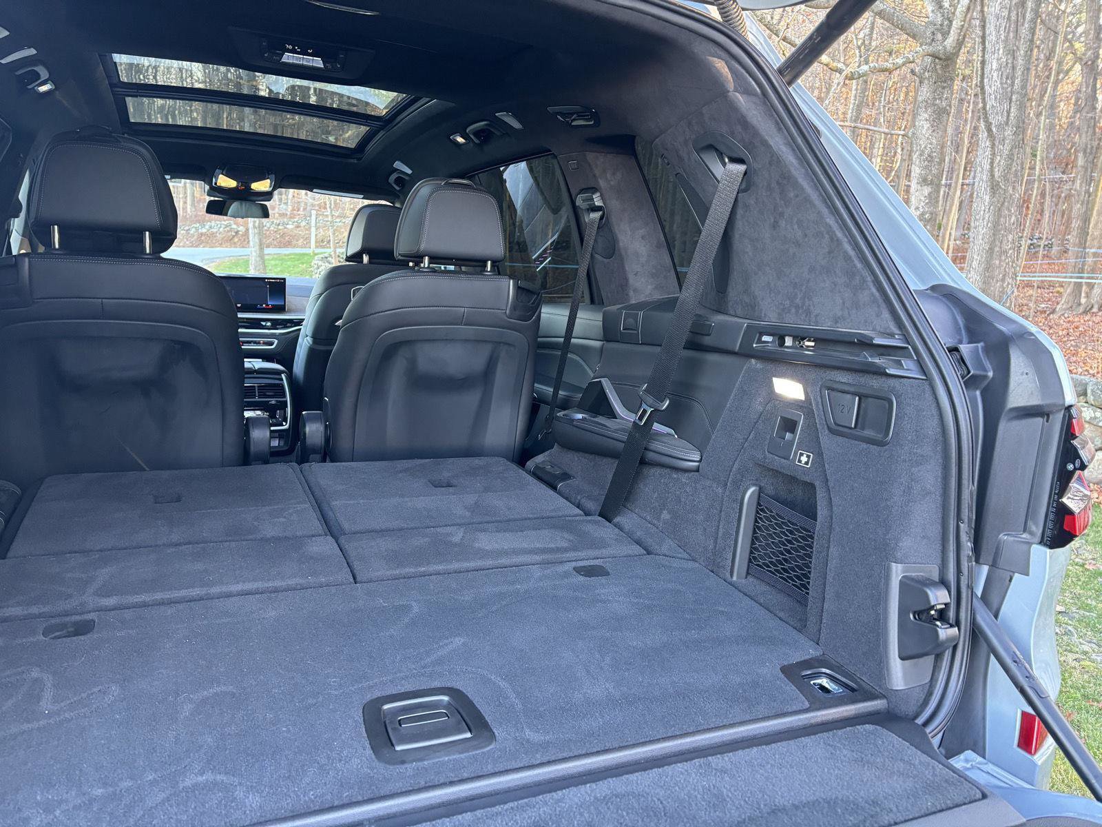 Used 2023 BMW X7 M60i w/ Executive Package image 30