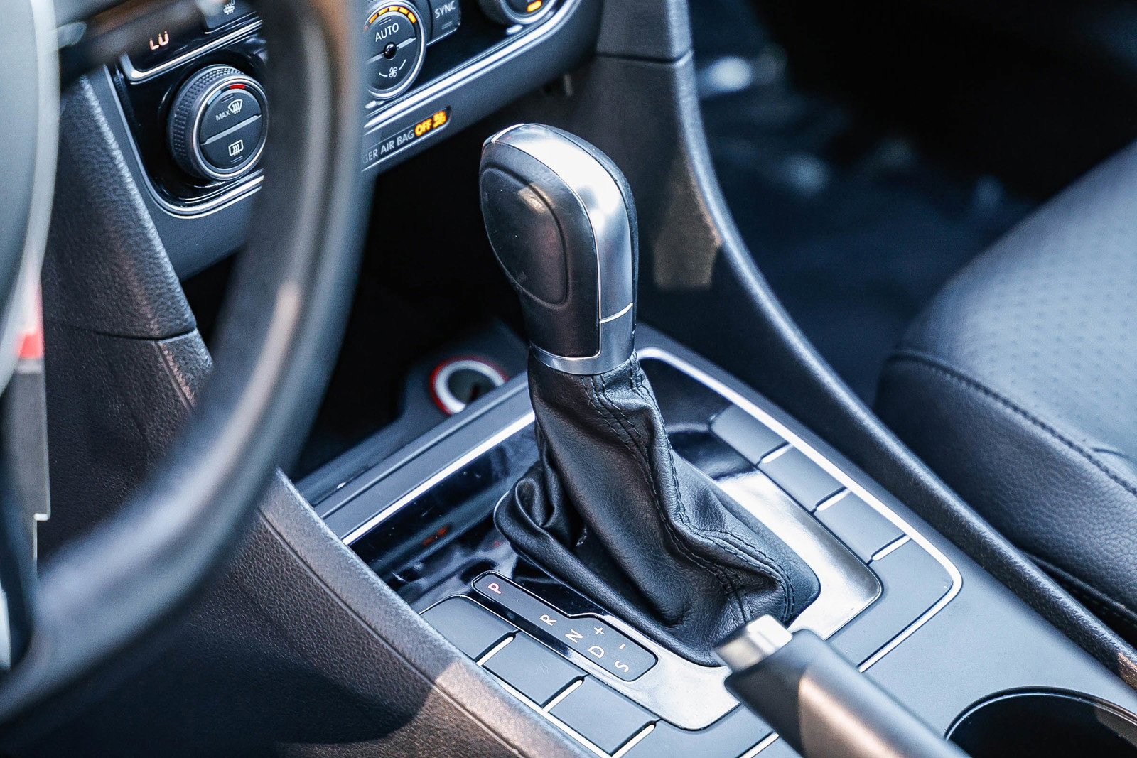 Used 2018 Volkswagen Passat 2.0T R-Line image 19