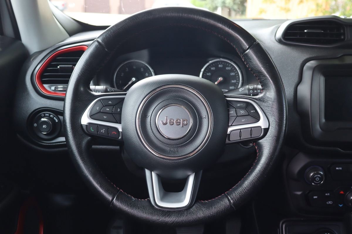 Used 2018 Jeep Renegade Trailhawk AWD/4WD image 18