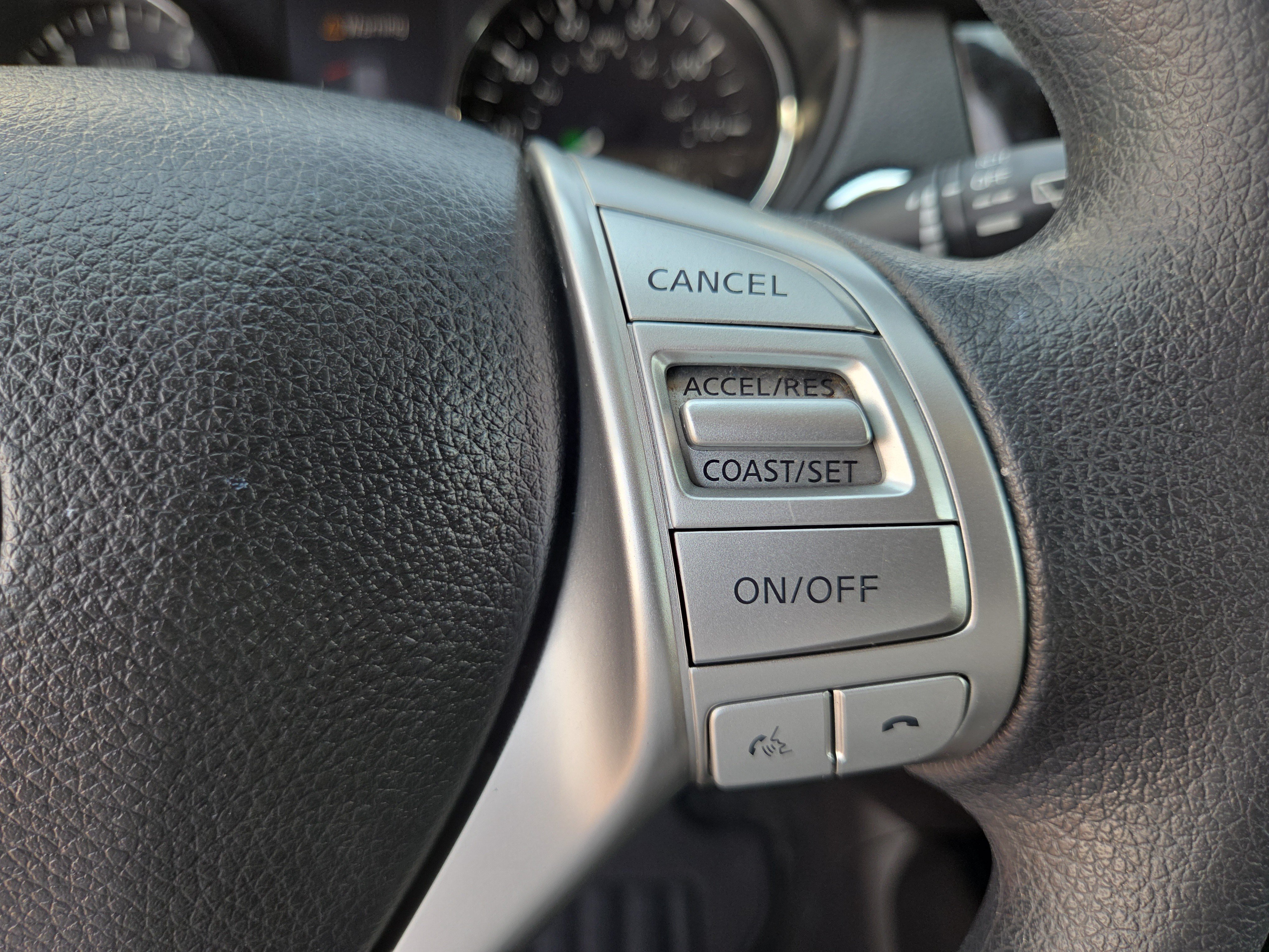 Used 2015 Nissan Rogue SV AWD/4WD image 25