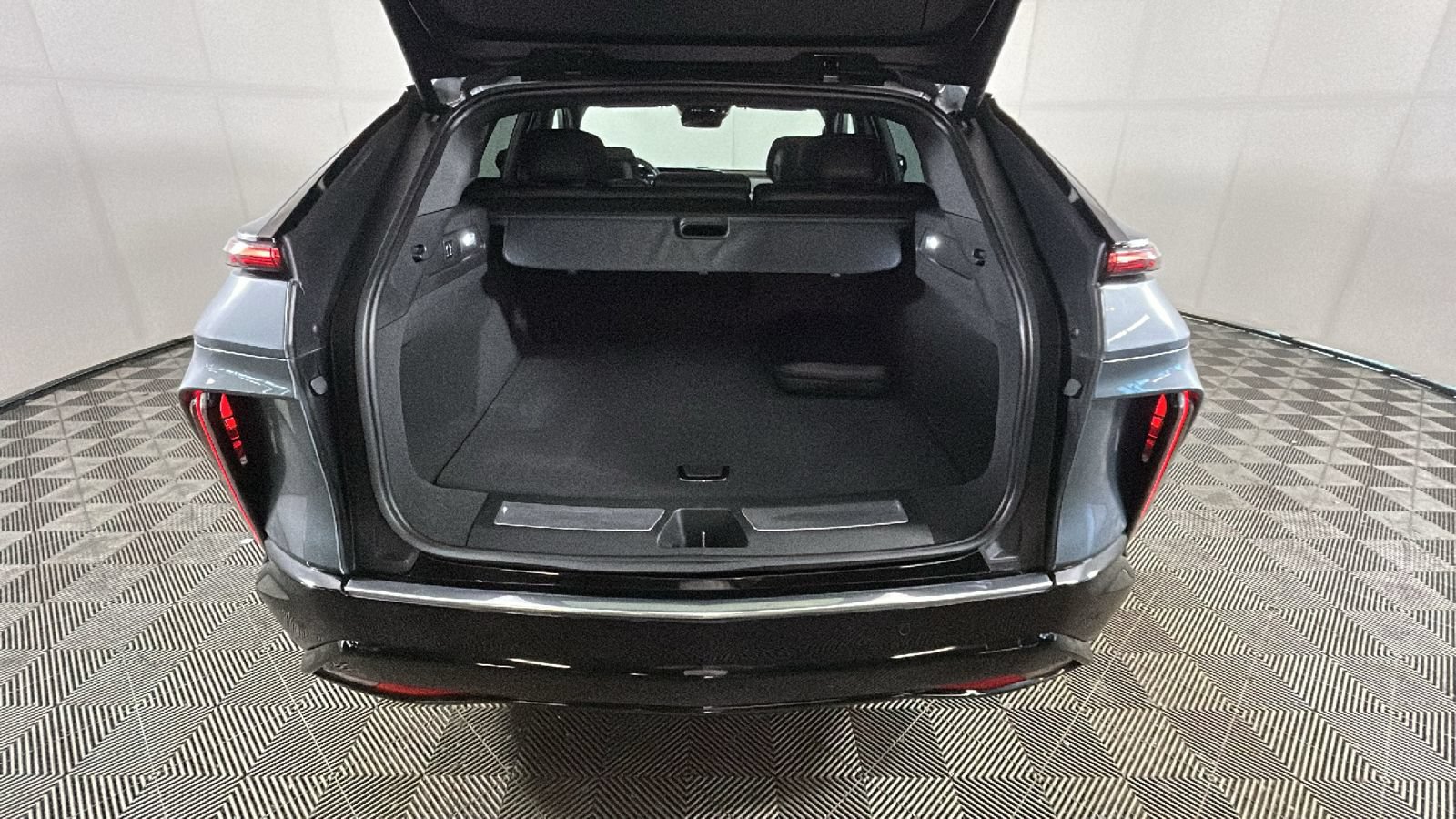 Used 2023 Cadillac Lyriq AWD image 34