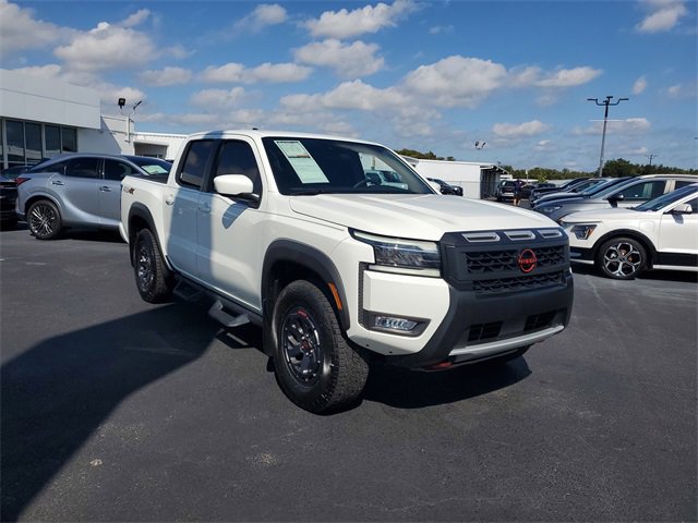 Used 2025 Nissan Frontier PRO-4X image 2