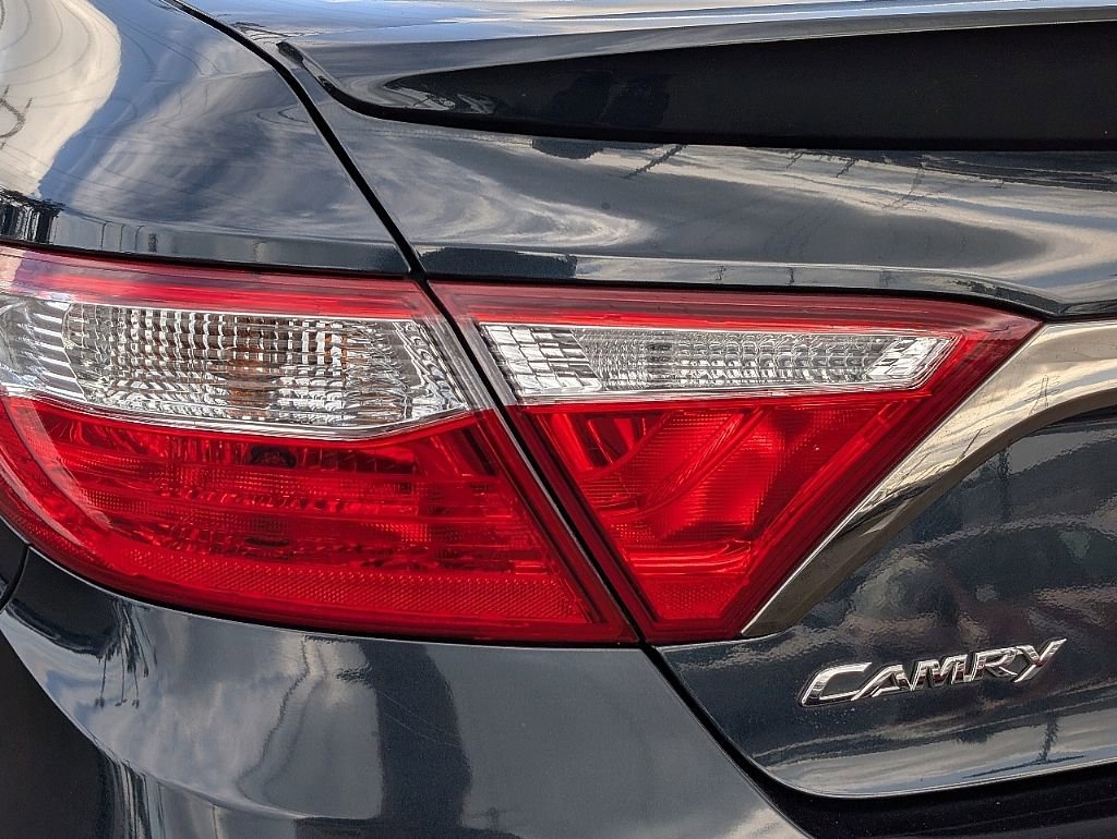 Used 2016 Toyota Camry SE image 10