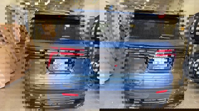 Used 2024 Chevrolet Traverse LT w/ Midnight/Sport Edition image 7