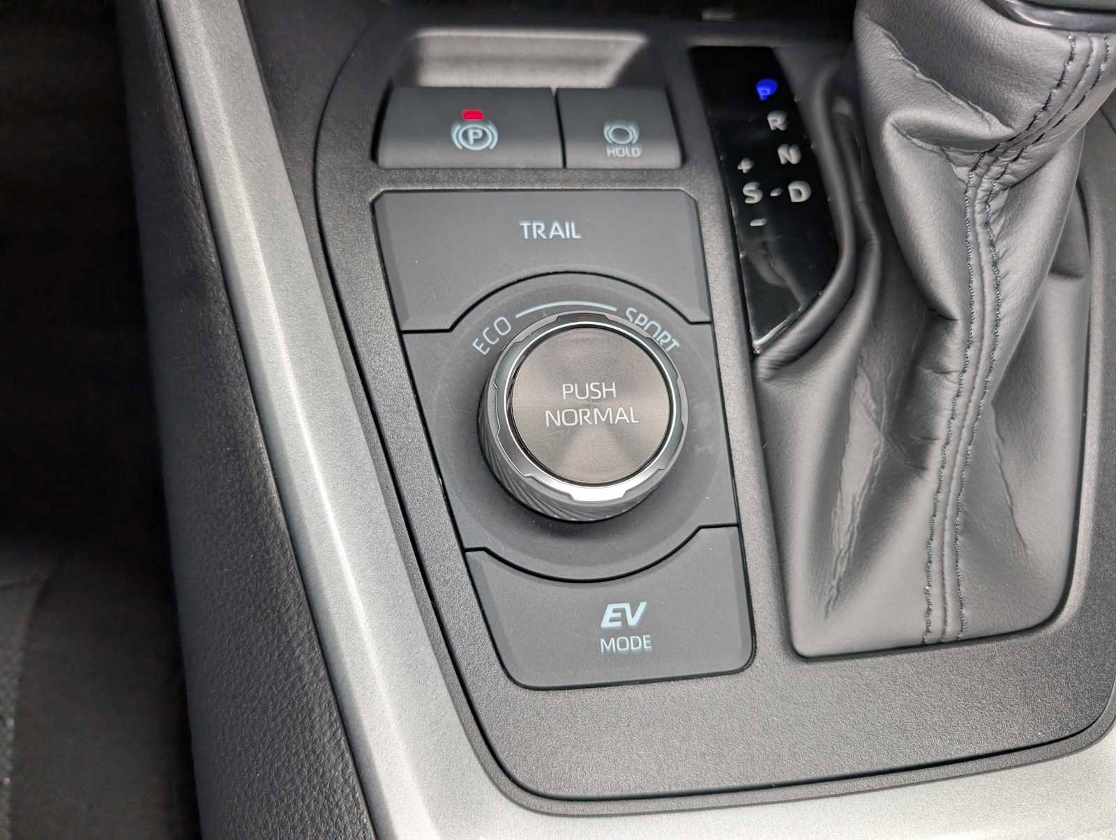 Used 2025 Toyota RAV4 XLE image 29