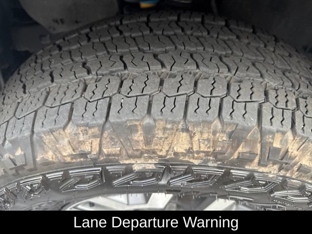 Used 2023 Toyota Tacoma TRD Off-Road w/ Black Out Package (TMS) AWD/4WD image 11