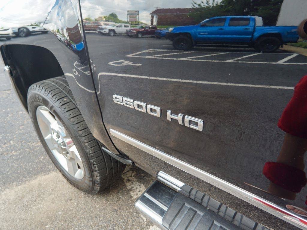 Used 2017 Chevrolet Silverado 2500 LTZ w/ Vortec Plus Package AWD/4WD image 8