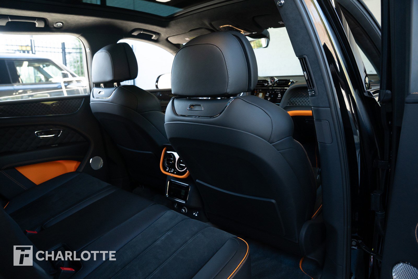 Used 2025 Bentley Bentayga image 39