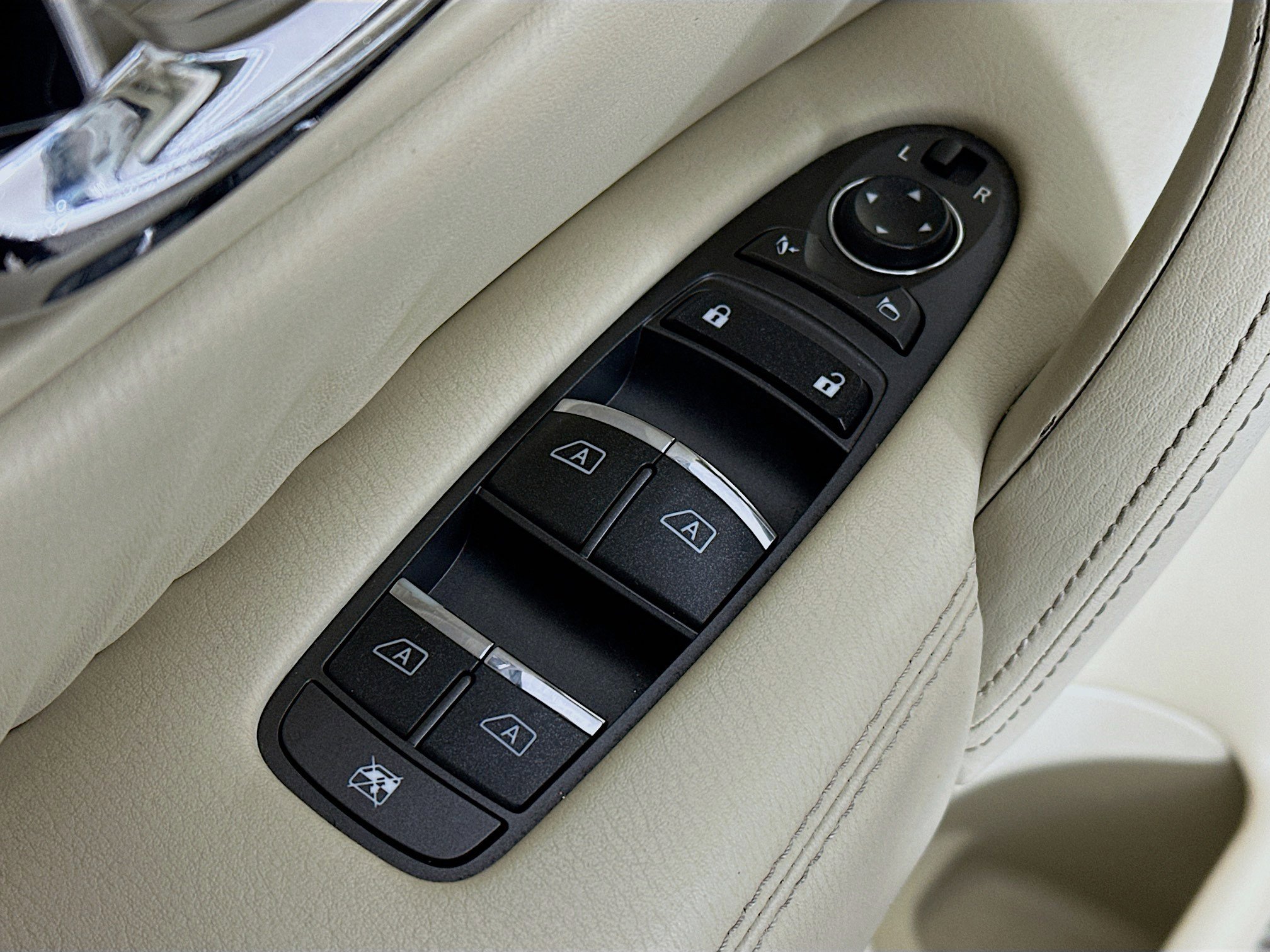 Used 2015 INFINITI QX80 Luxe w/ 22" Wheel Package image 18