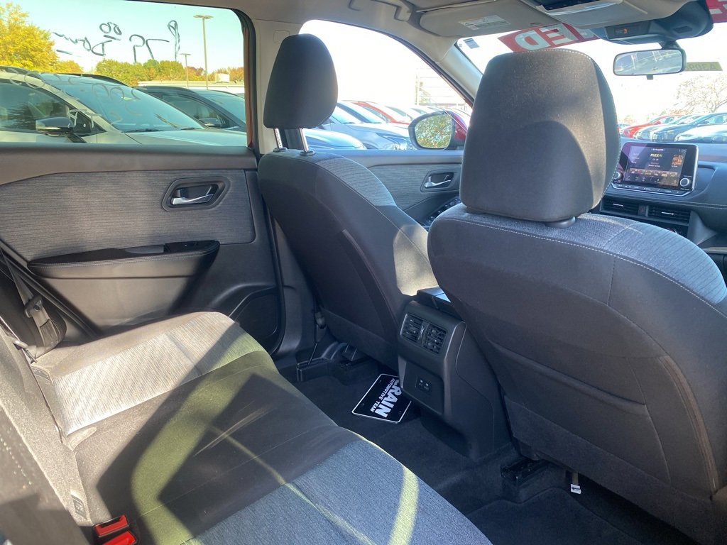 Used 2023 Nissan Rogue SV image 24