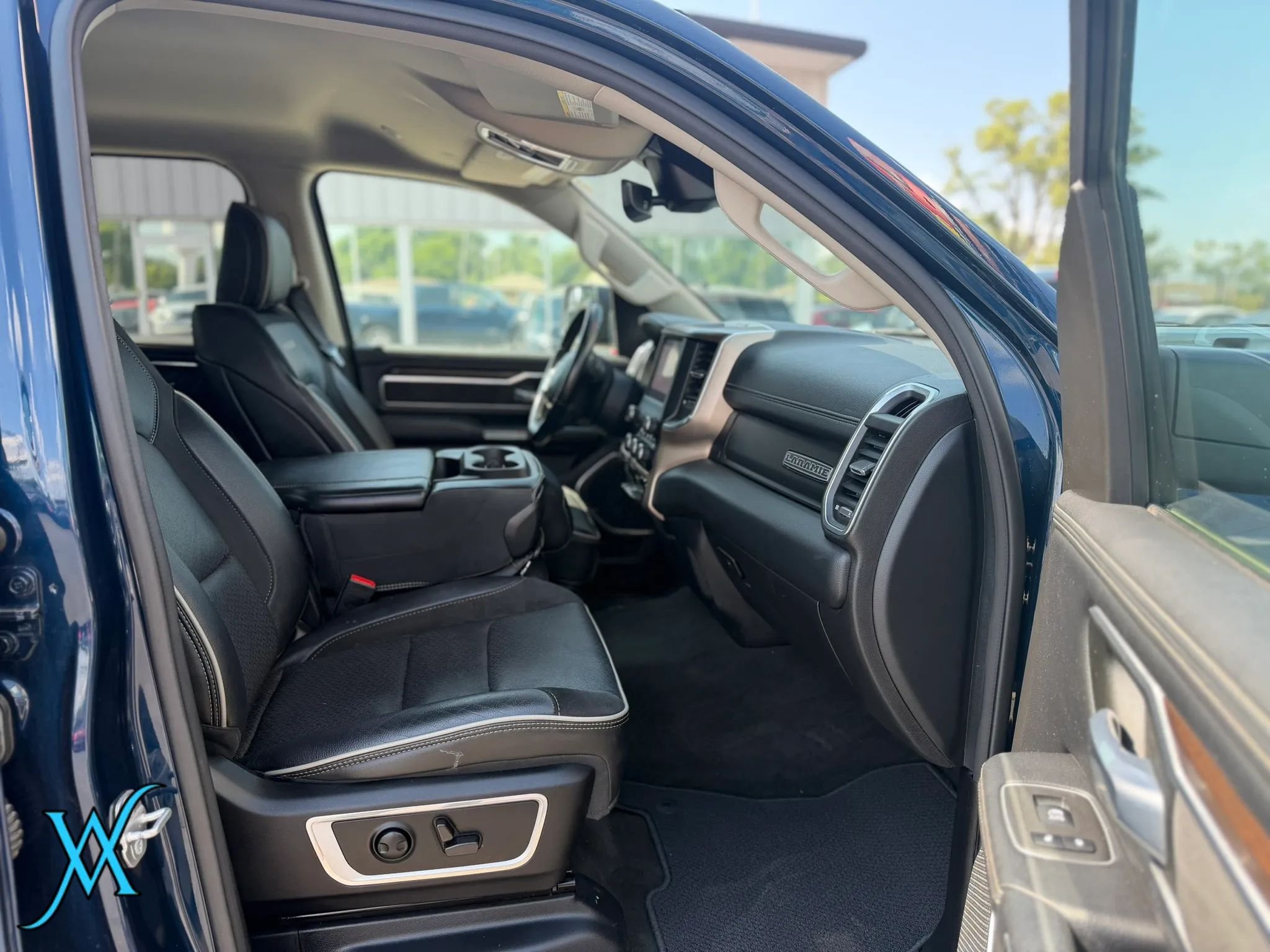 Used 2022 RAM 1500 Laramie AWD/4WD image 21