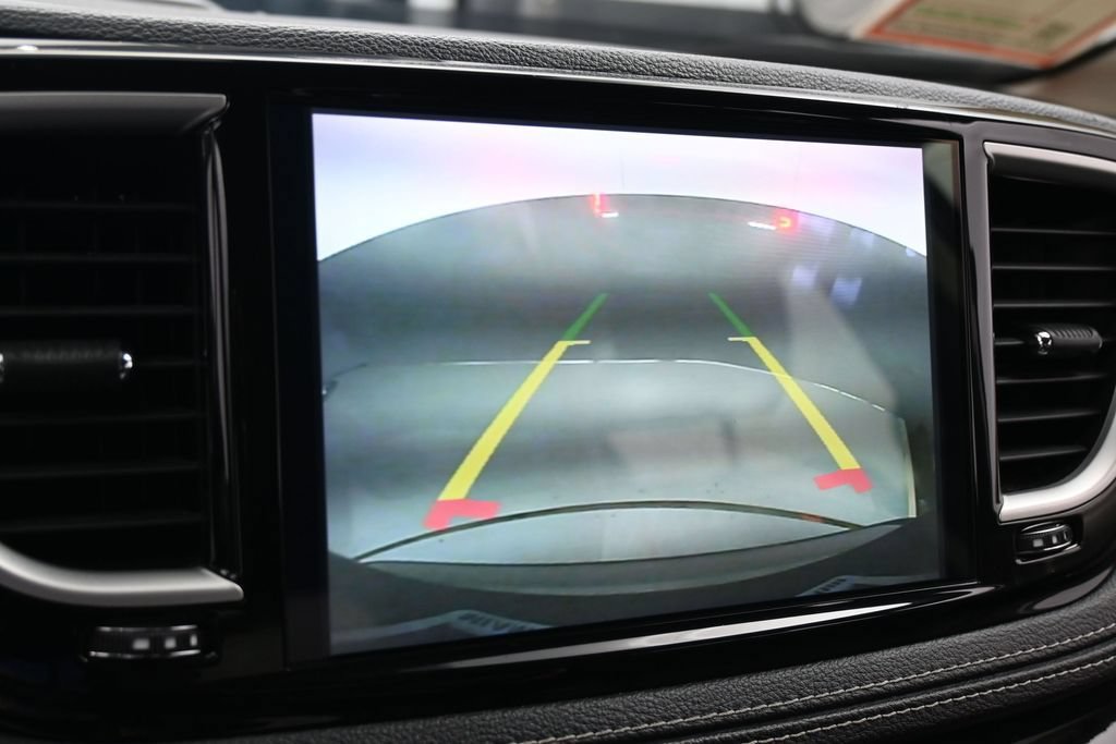 Used 2023 Chrysler Pacifica Touring-L FWD image 18