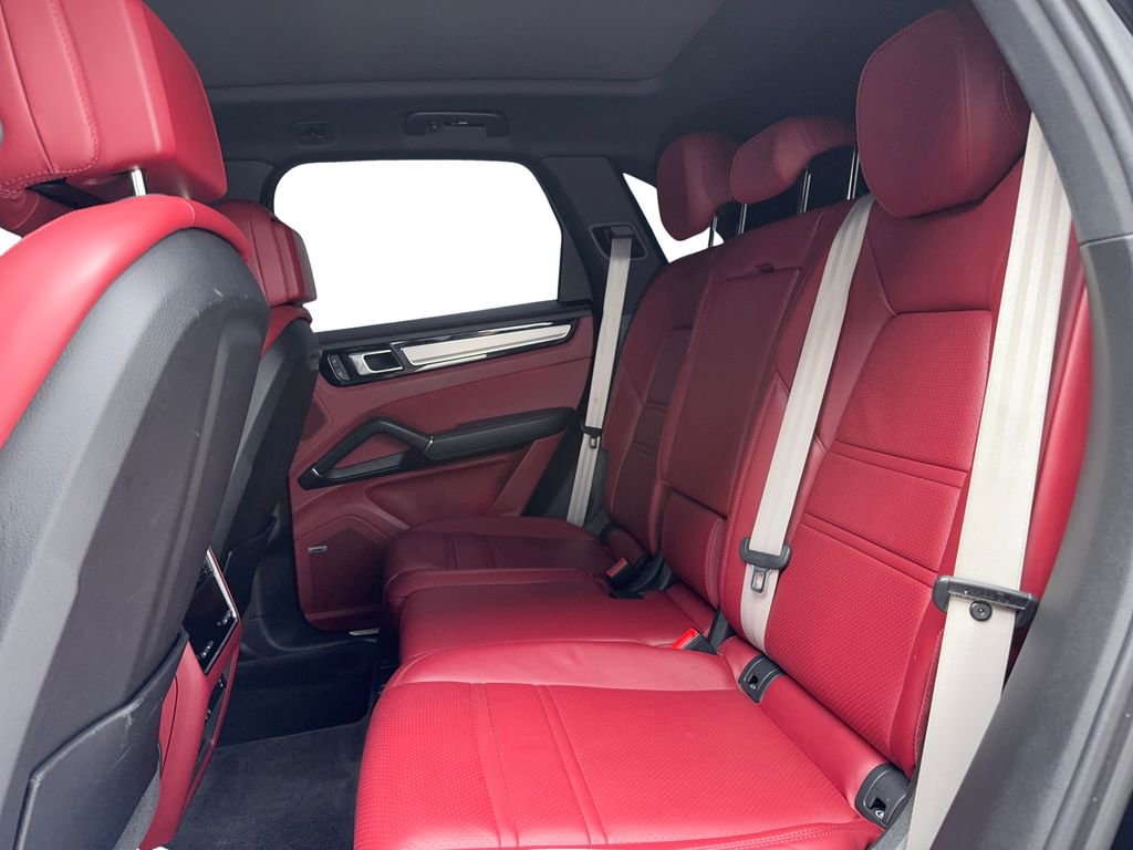 Used 2023 Porsche Cayenne Platinum Edition image 16