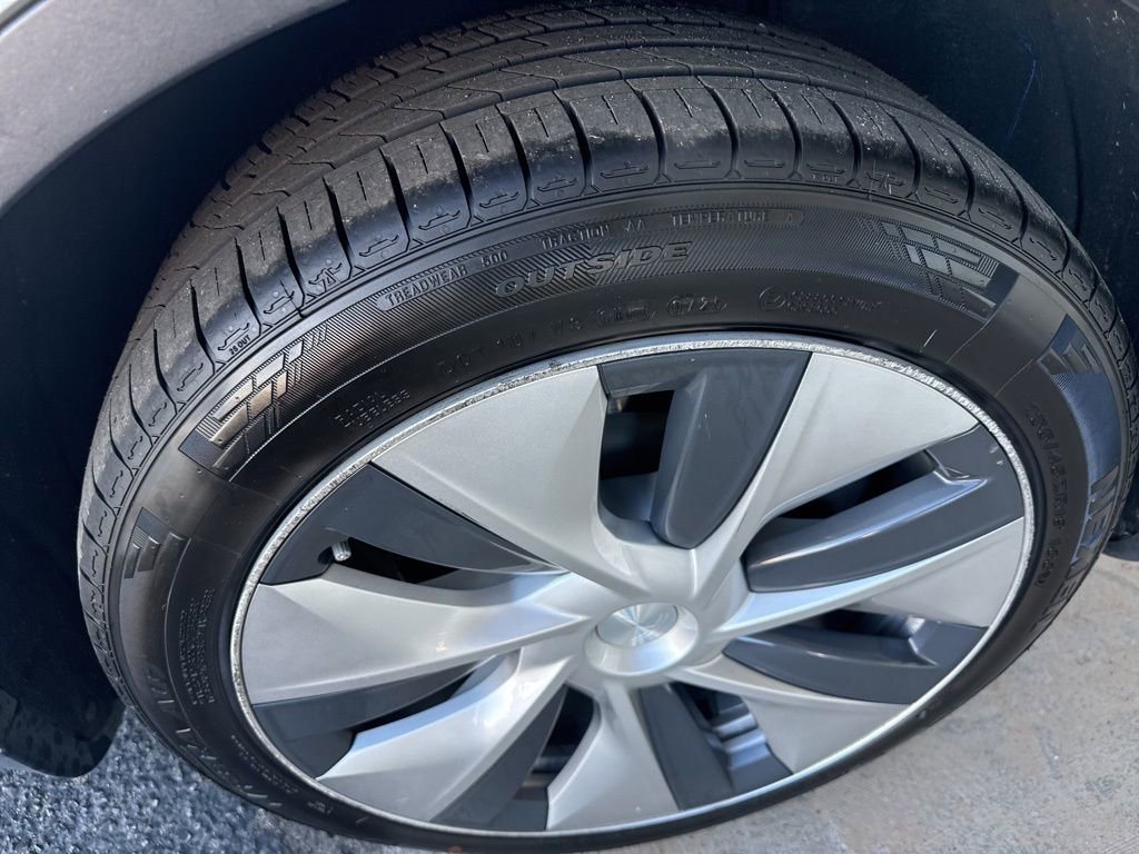 Used 2020 Tesla Model Y Long Range image 11