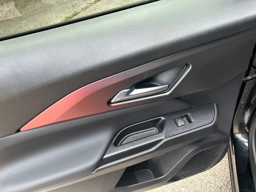 Used 2025 Chevrolet Equinox EV RS FWD image 27