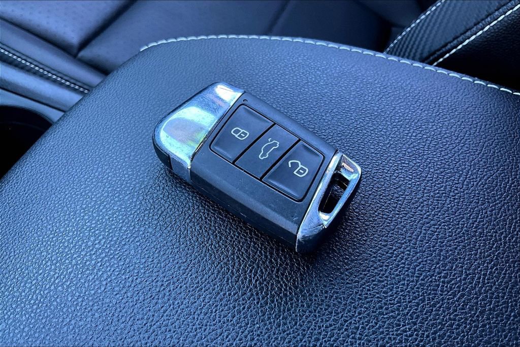 Used 2021 Volkswagen Atlas Cross Sport SE image 40