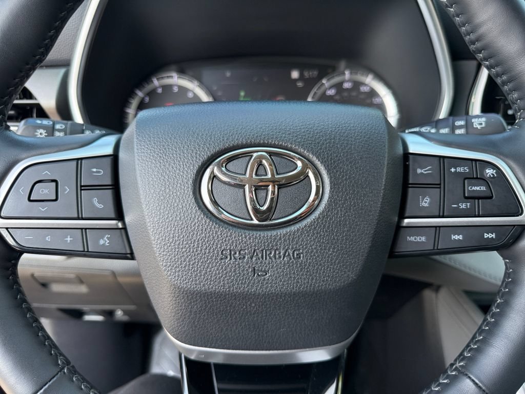 Used 2022 Toyota Highlander Limited FWD image 21