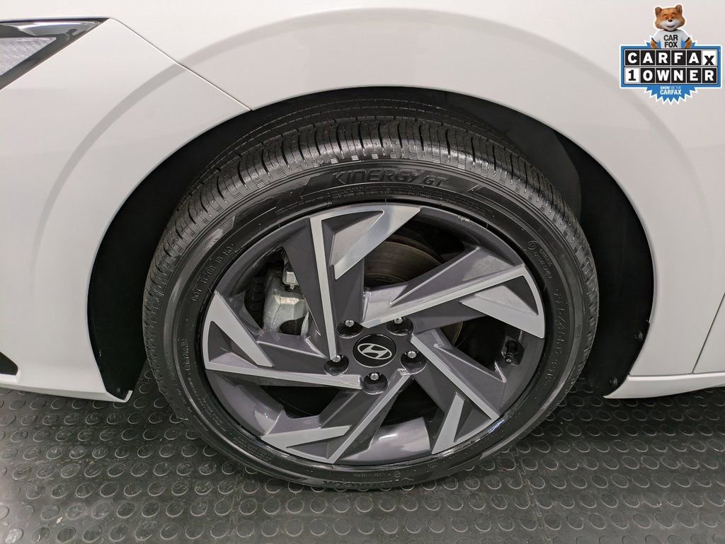 Used 2025 Hyundai Elantra Limited image 8