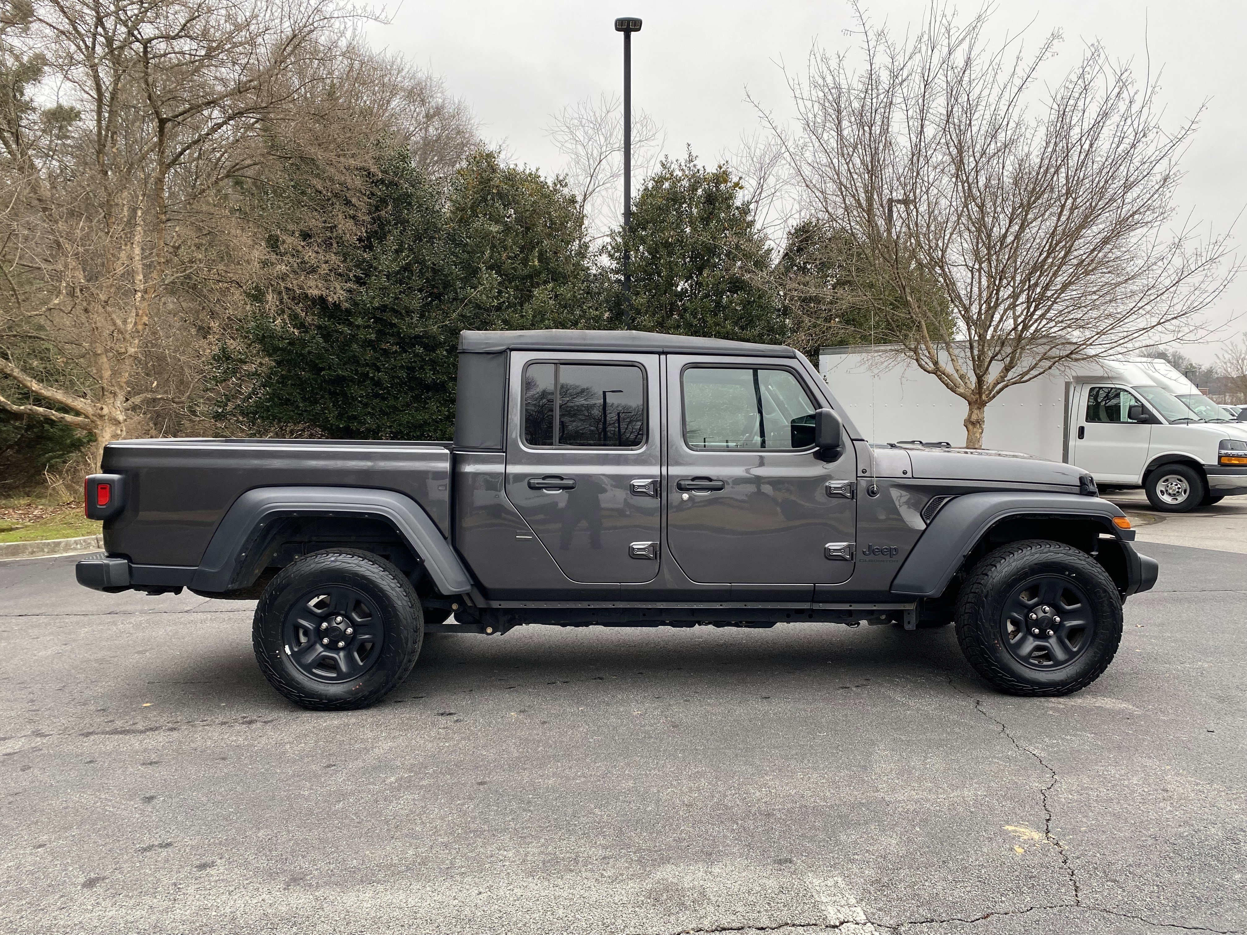 Used 2022 Jeep Gladiator Sport image 10