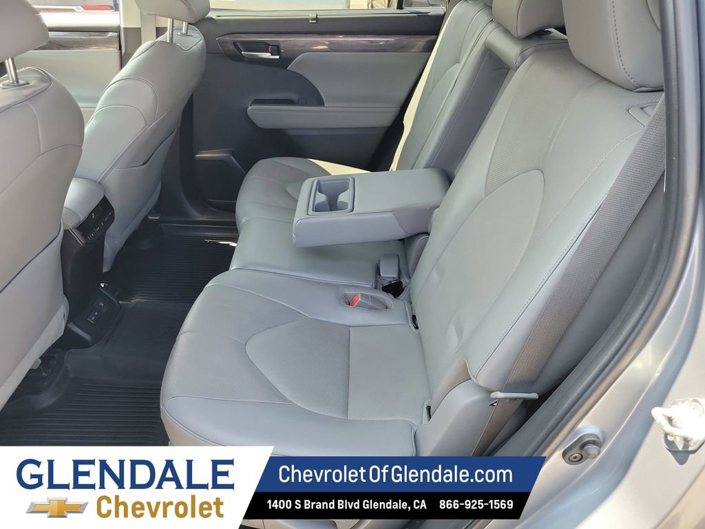 Used 2023 Toyota Highlander Limited image 22