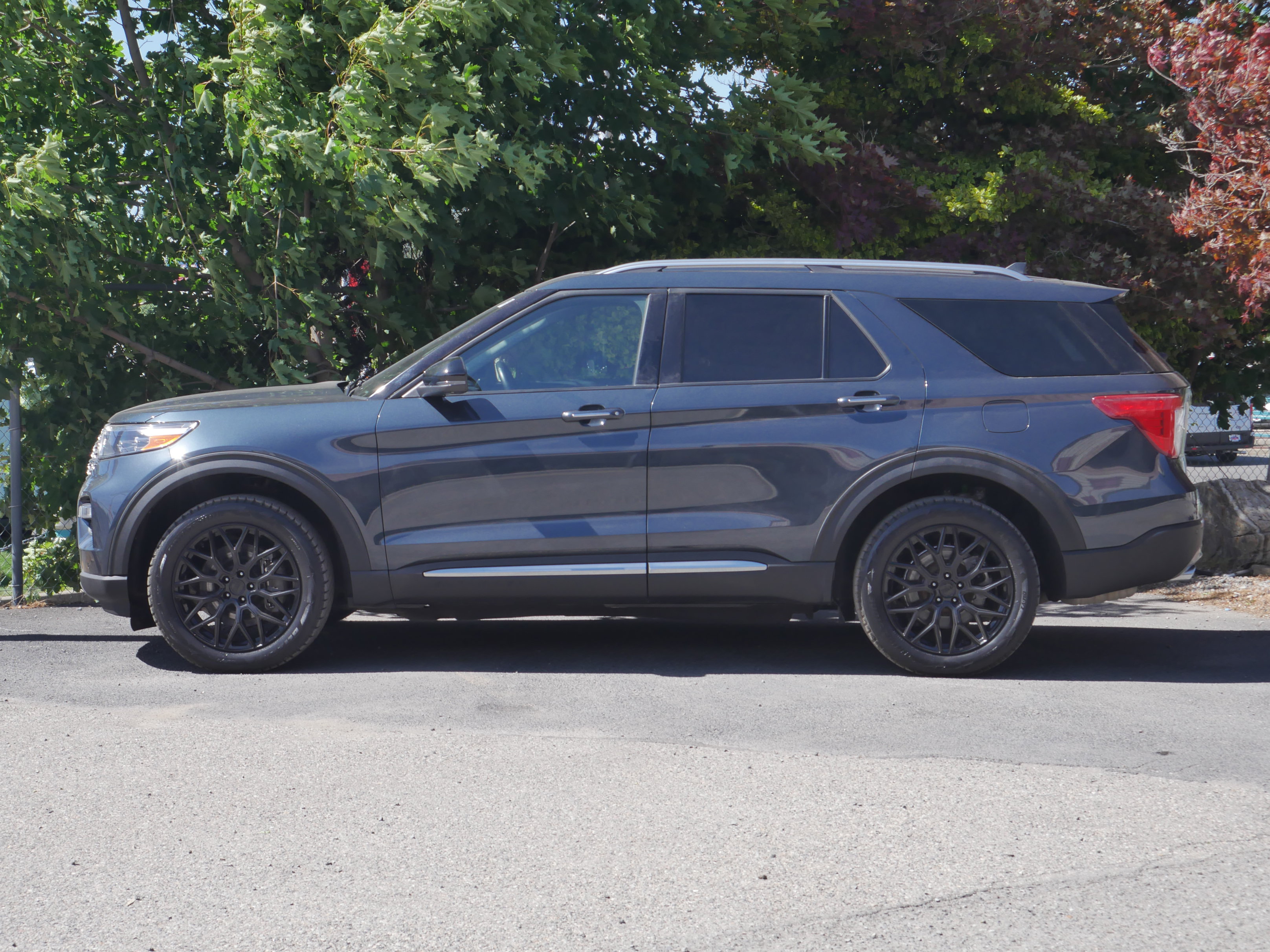 Certified 2022 Ford Explorer Limited AWD/4WD image 17