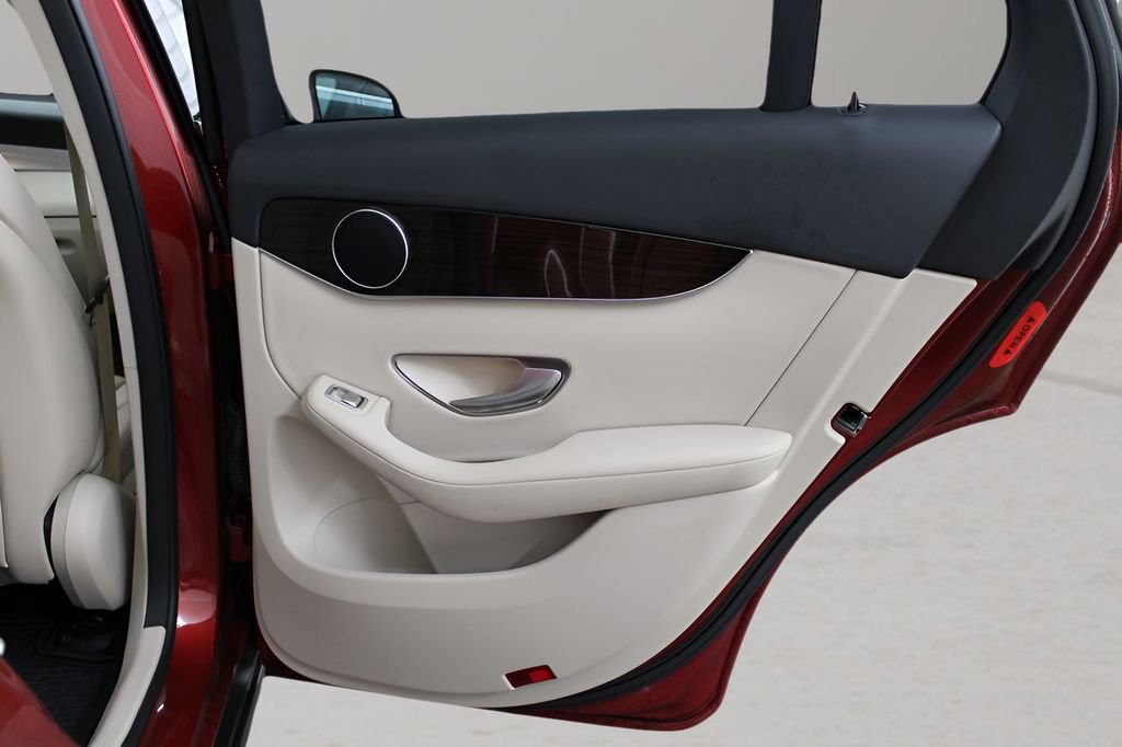 Used 2019 Mercedes-Benz GLC 300 4MATIC image 11