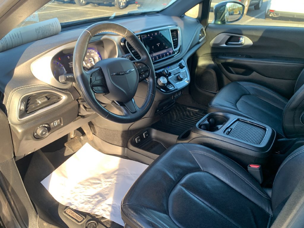 Used 2021 Chrysler Pacifica Touring-L w/ Uconnect Theater Family Group FWD image 11