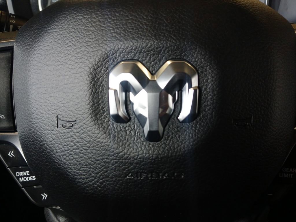 Used 2025 RAM 1500 Laramie AWD/4WD image 5