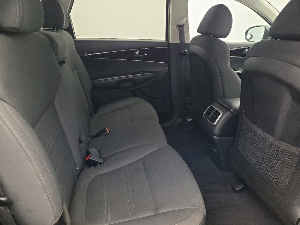 Used 2020 Kia Sorento LX image 19