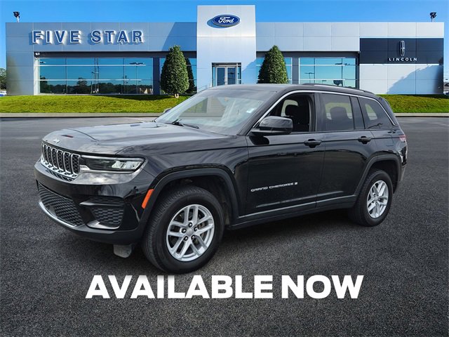 Used 2023 Jeep Grand Cherokee Laredo image 3