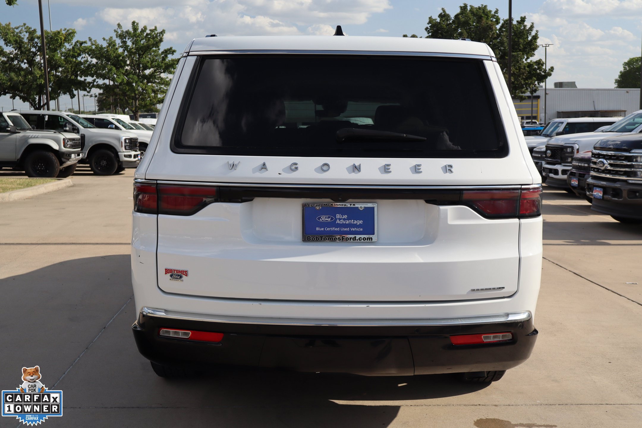Used 2024 Jeep Wagoneer L Series II w/ Flexible Seating Group RWD image 4