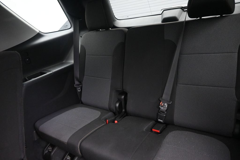 Used 2021 Chevrolet Traverse LS FWD image 15