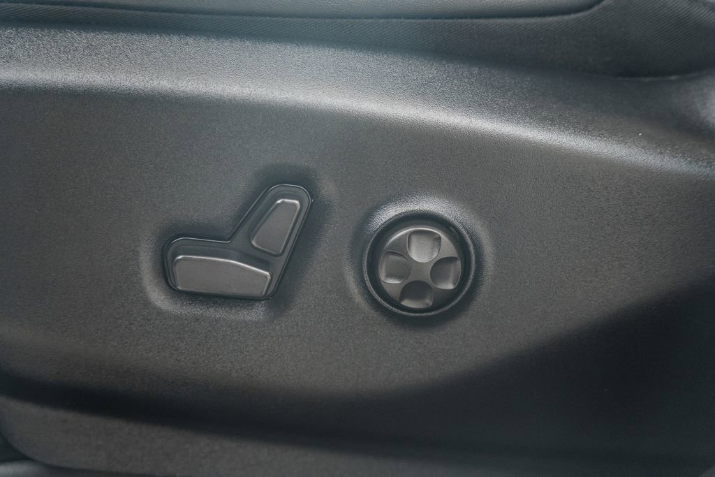 Used 2025 Chrysler Pacifica Select image 41