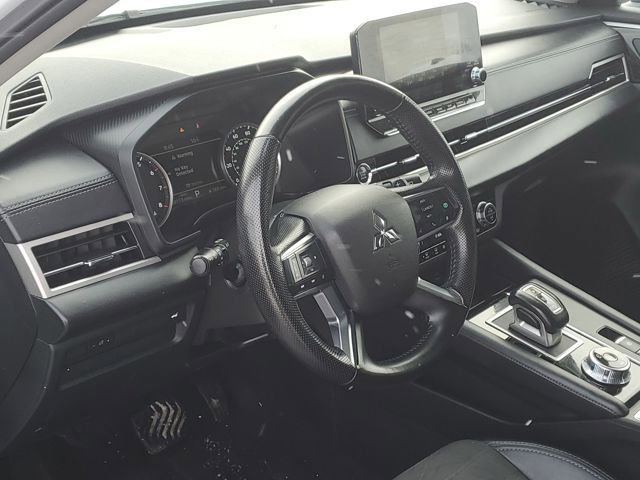 Used 2024 Mitsubishi Outlander SE image 7