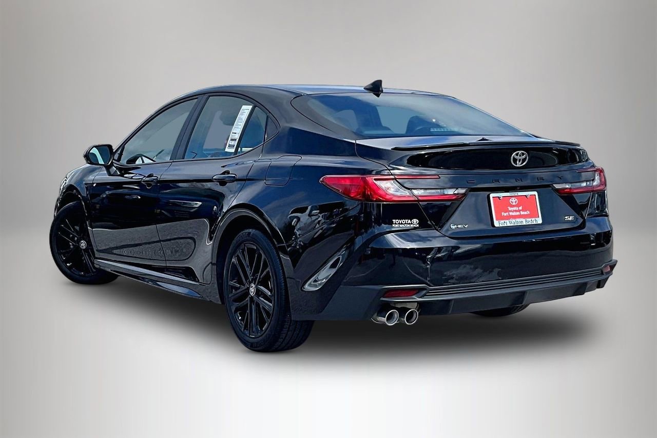 Used 2025 Toyota Camry SE image 4