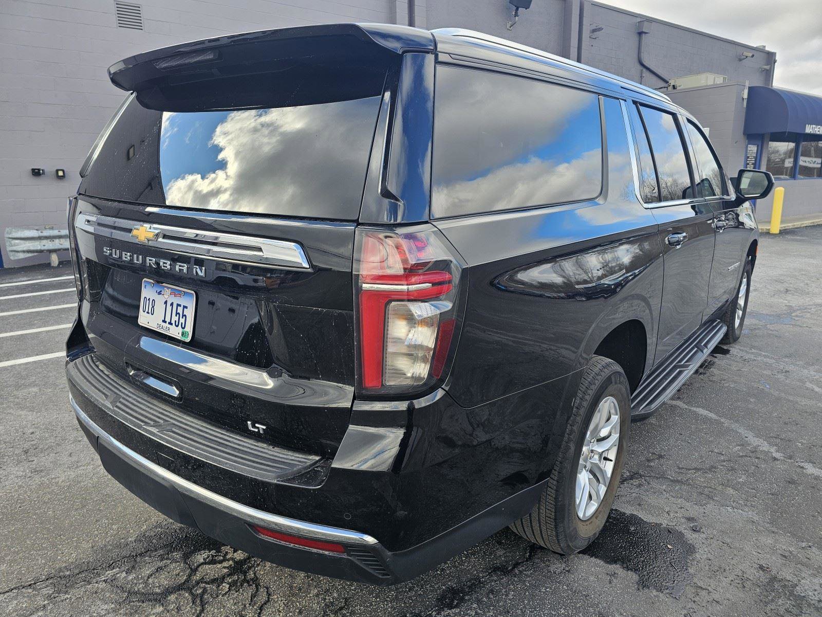 Used 2023 Chevrolet Suburban LT image 6
