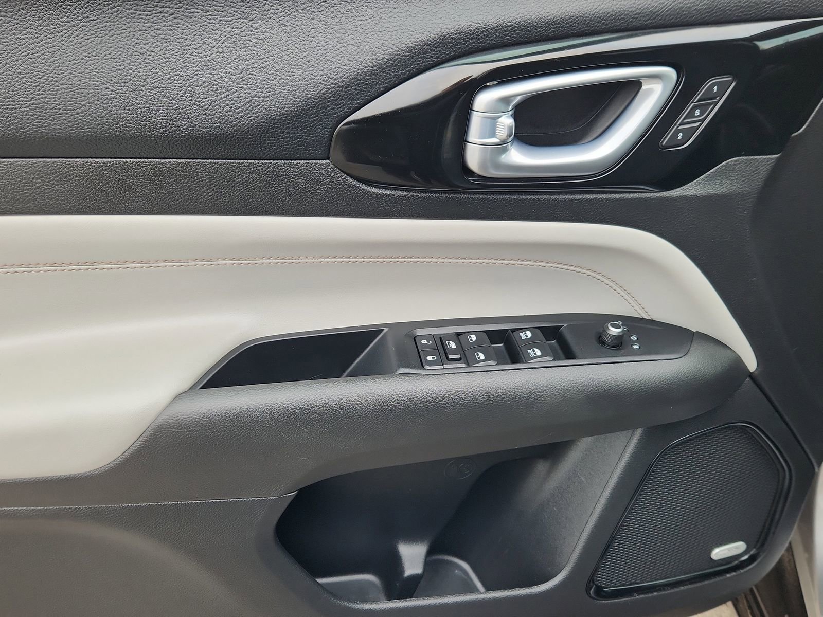 Used 2022 Jeep Compass Limited w/ Elite Group image 9