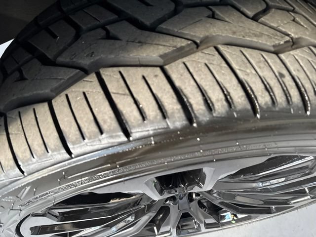 Used 2018 Cadillac Escalade Premium Luxury AWD/4WD image 44