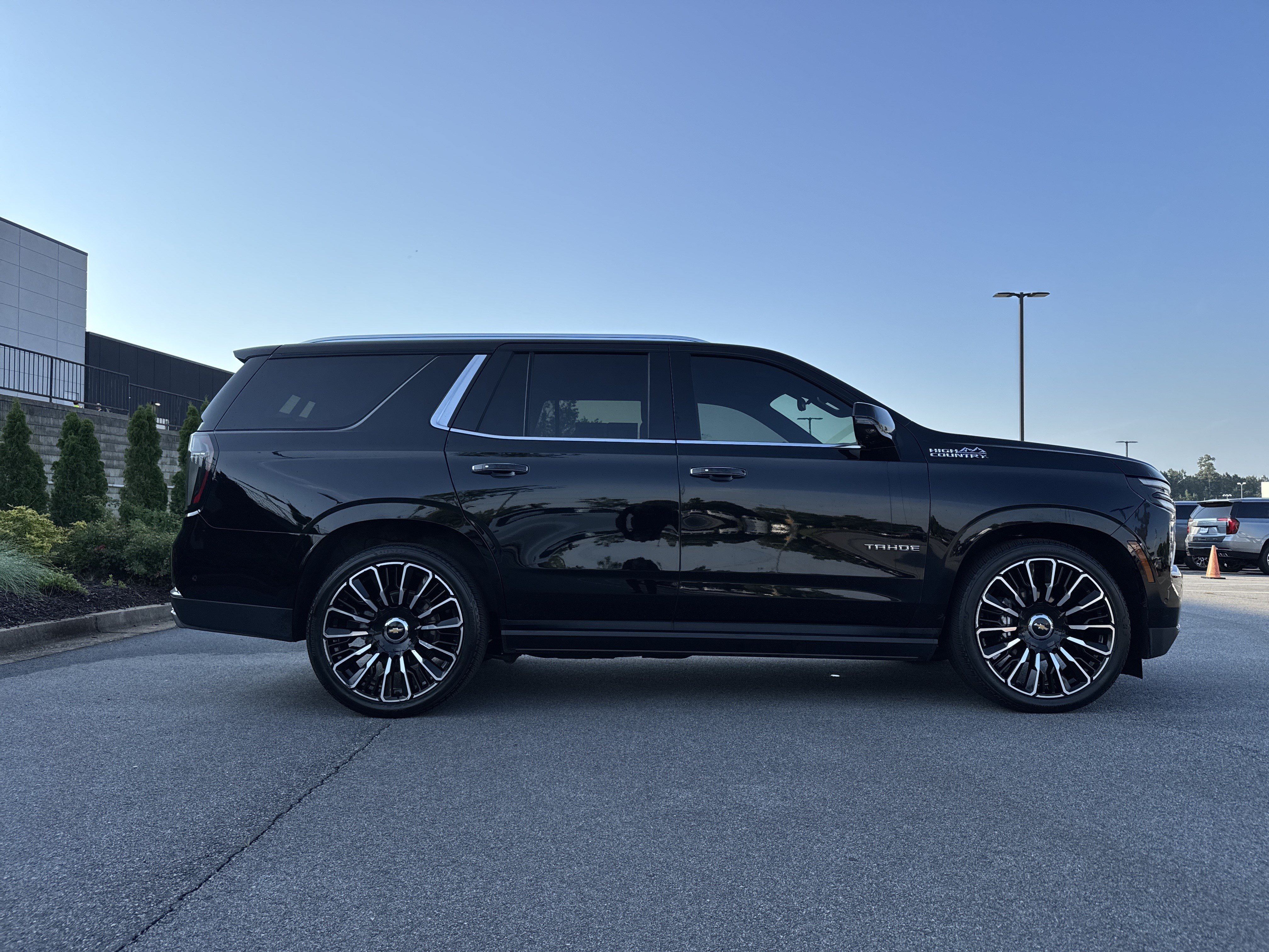 Used 2025 Chevrolet Tahoe High Country AWD/4WD image 11