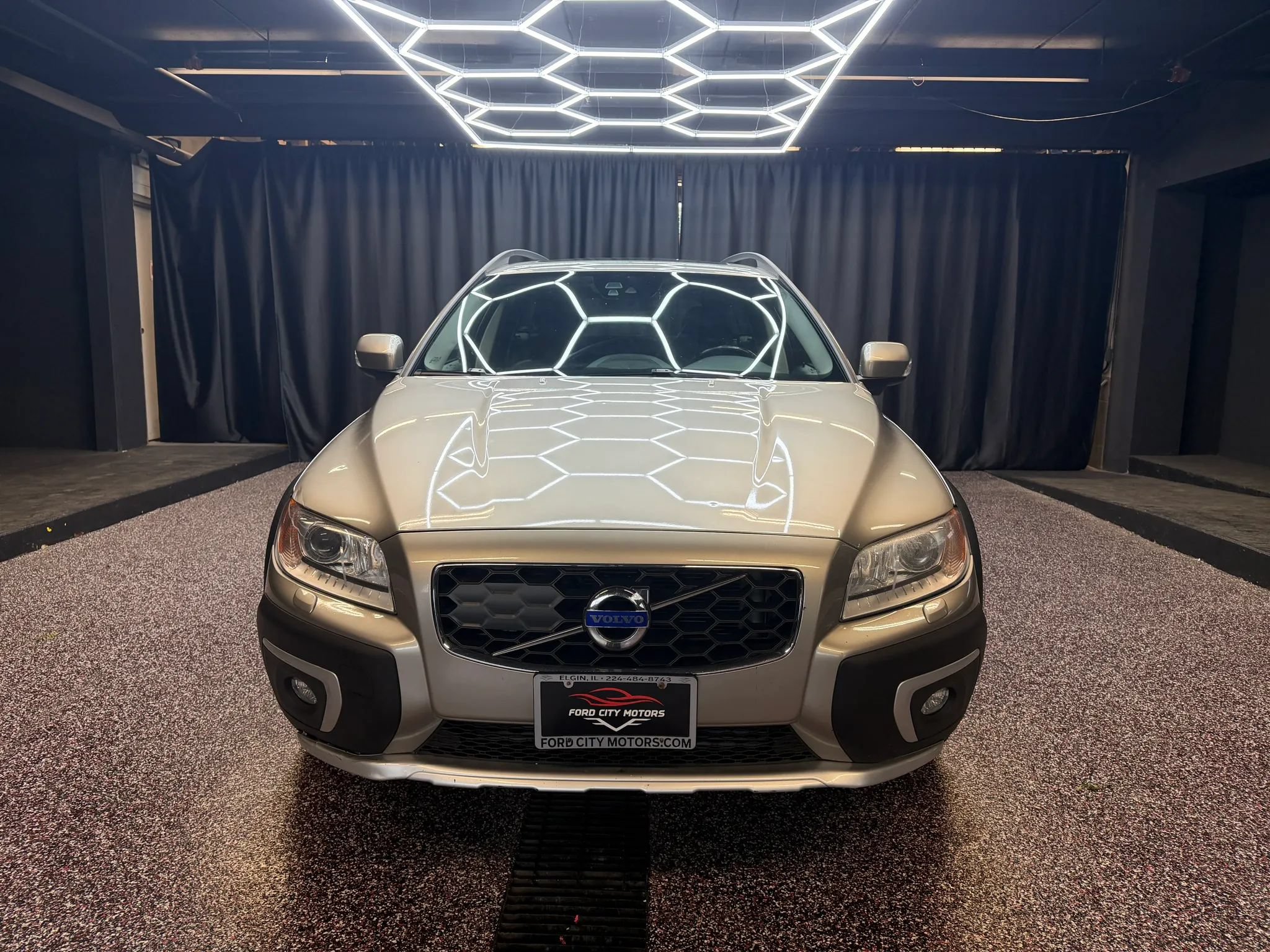 Used 2016 Volvo XC70 T5 Platinum w/ Protection Package AWD/4WD image 2
